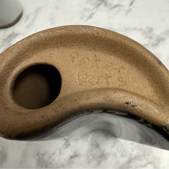 Peter Pots Pottery Entwined Salt & Pepper Shakers Wave Design, signed - Picture 2 of 16